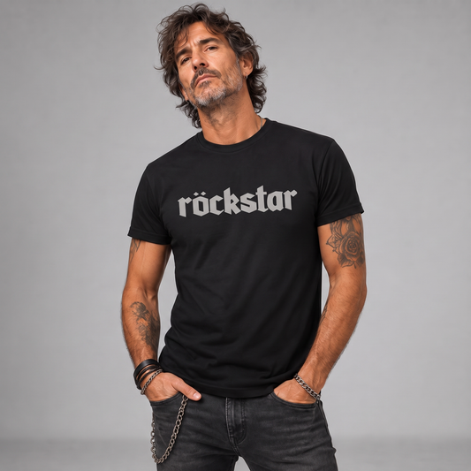 Modelo con la polera de Gustavo Cerati Rockstar de Poleras de Rock