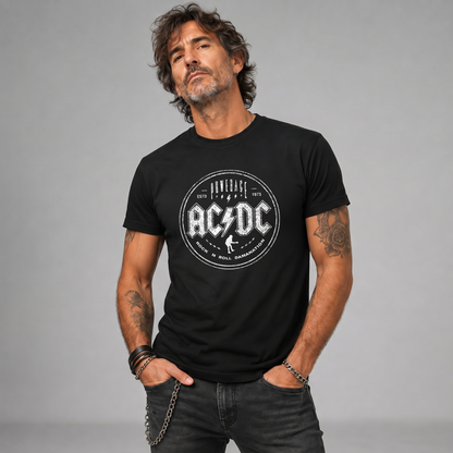Modelo con la polera de AC/DC Powerage negra de Poleras de Rock
