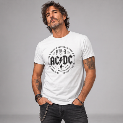 Modelo con la polera de AC/DC Powerage blanca de Poleras de Rock