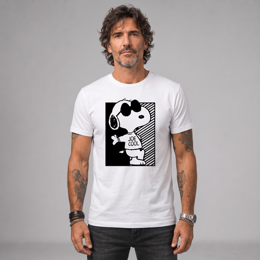 Modelo con la polera de Snoopy Incubus Viña del Mar 2025 de Poleras de Rock
