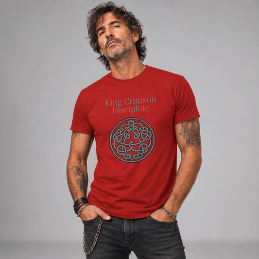 Modelo con la polera de King Crimson Discipline de Poleras de Rock