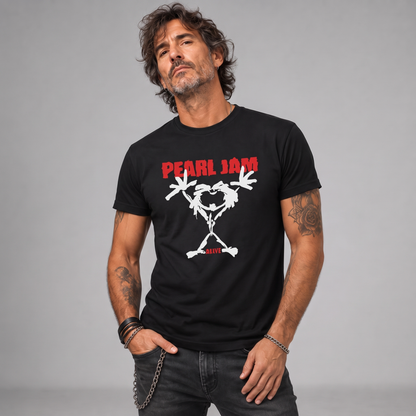 Modelo con la polera de Pearl Jam de Poleras de Rock