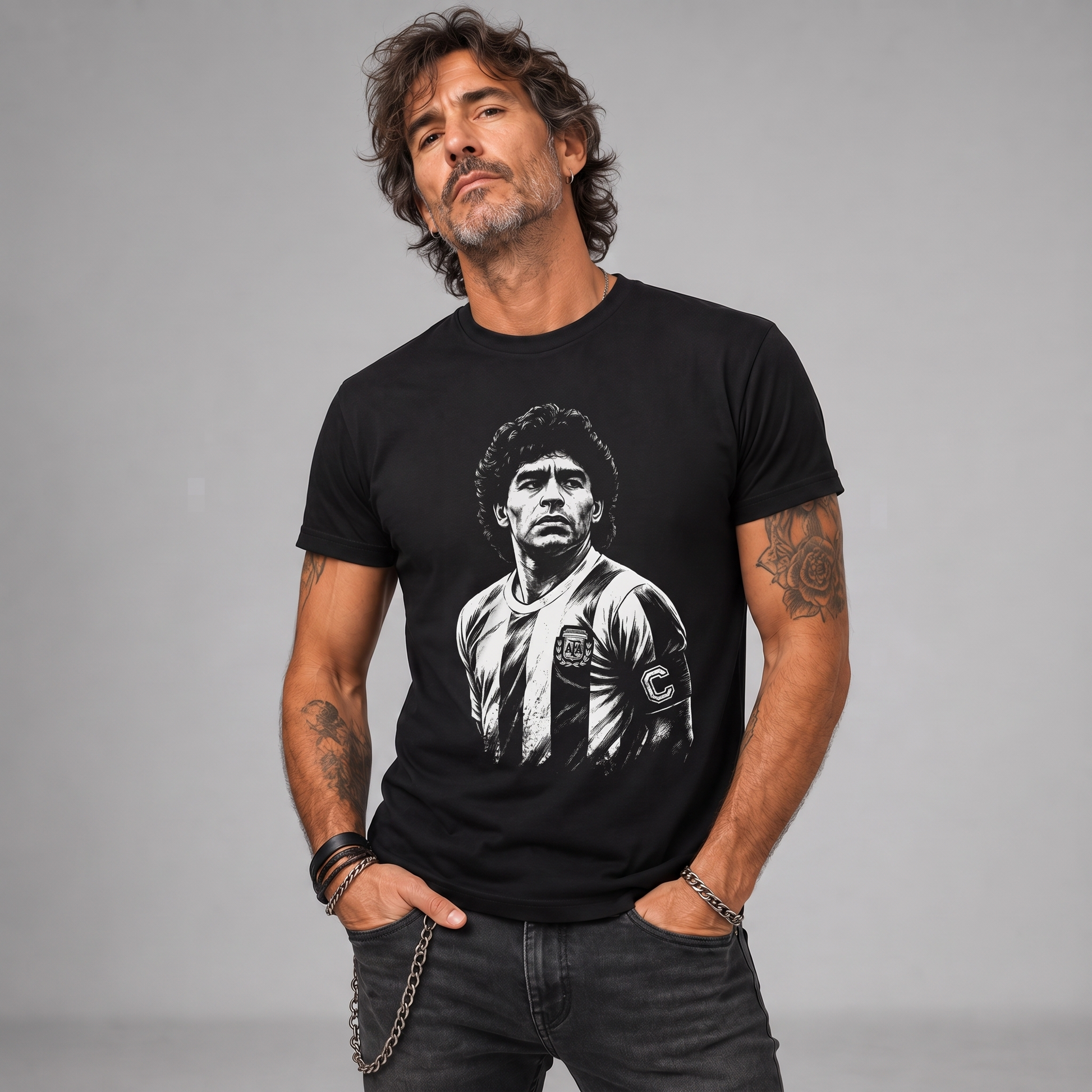 Modelo con la polera de Diego Armando Maradona de Poleras de Rock