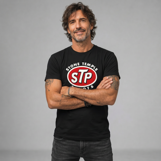 Modelo con la polera de Stone Temple Pilots de Poleras de Rock