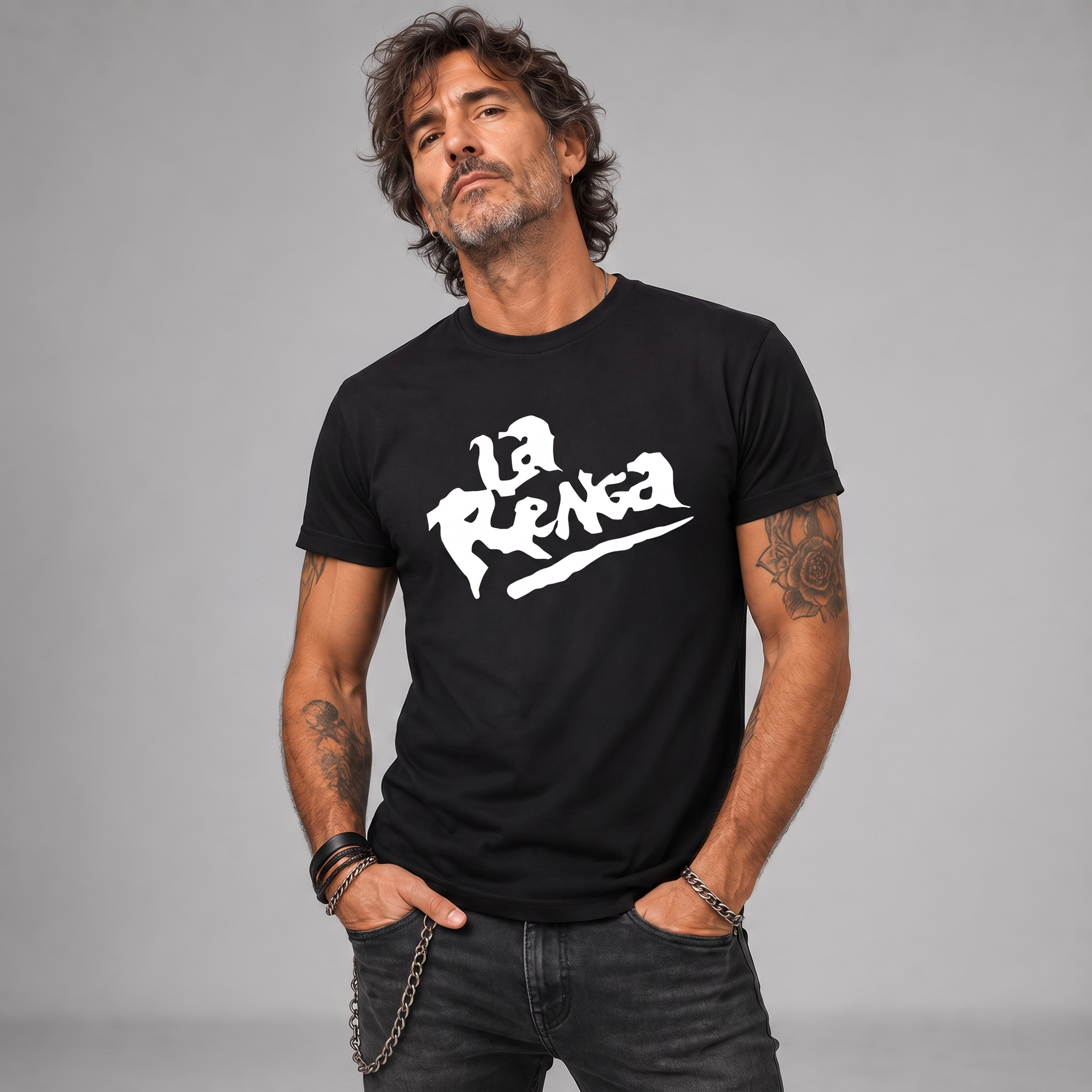 Modelo con la polera de La Renga de Poleras de Rock