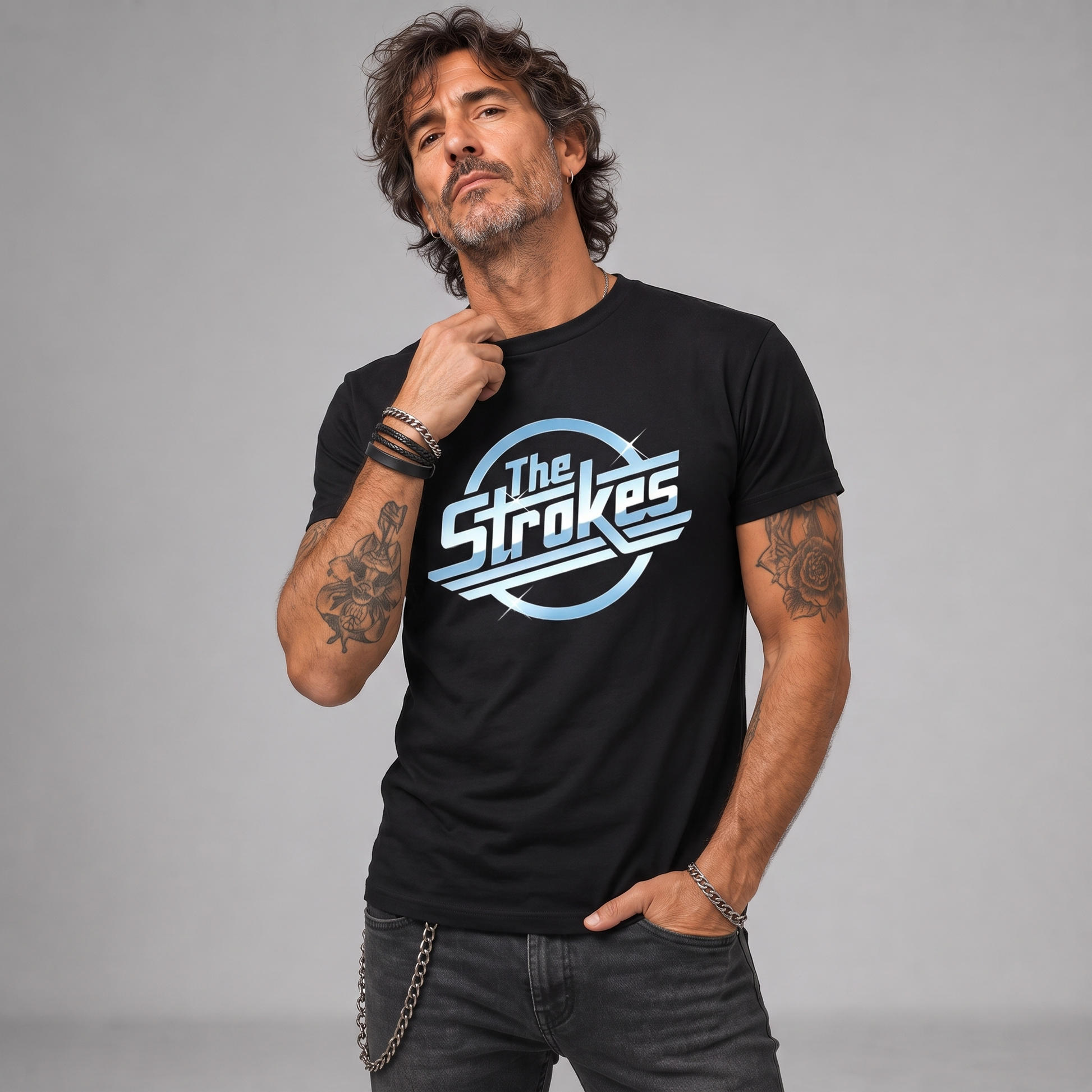 Modelo con la polera de The Strokes de Poleras de Rock