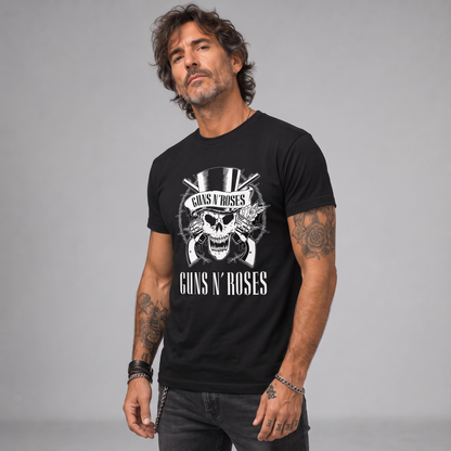 Modelo con la polera de Guns N Roses de Poleras de Rock