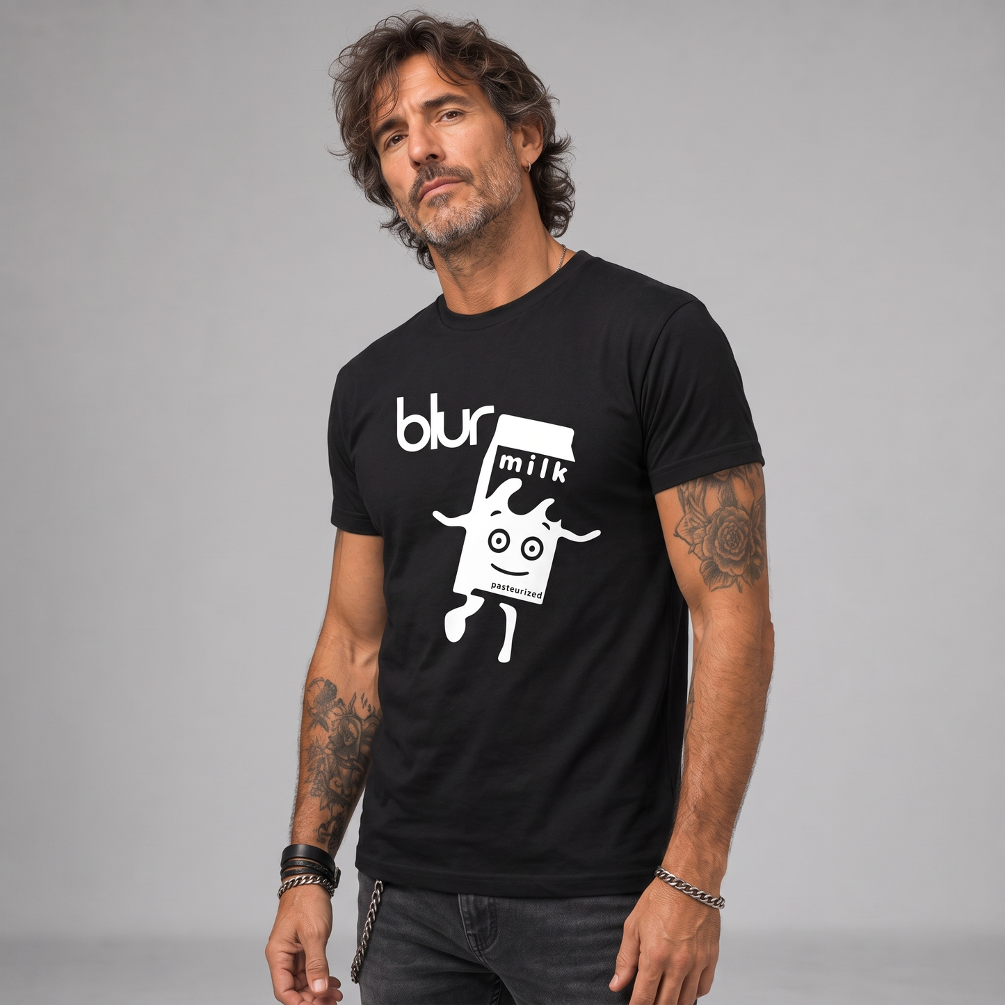 Modelo con la polera de Blur Coffee and TV de Poleras de Rock