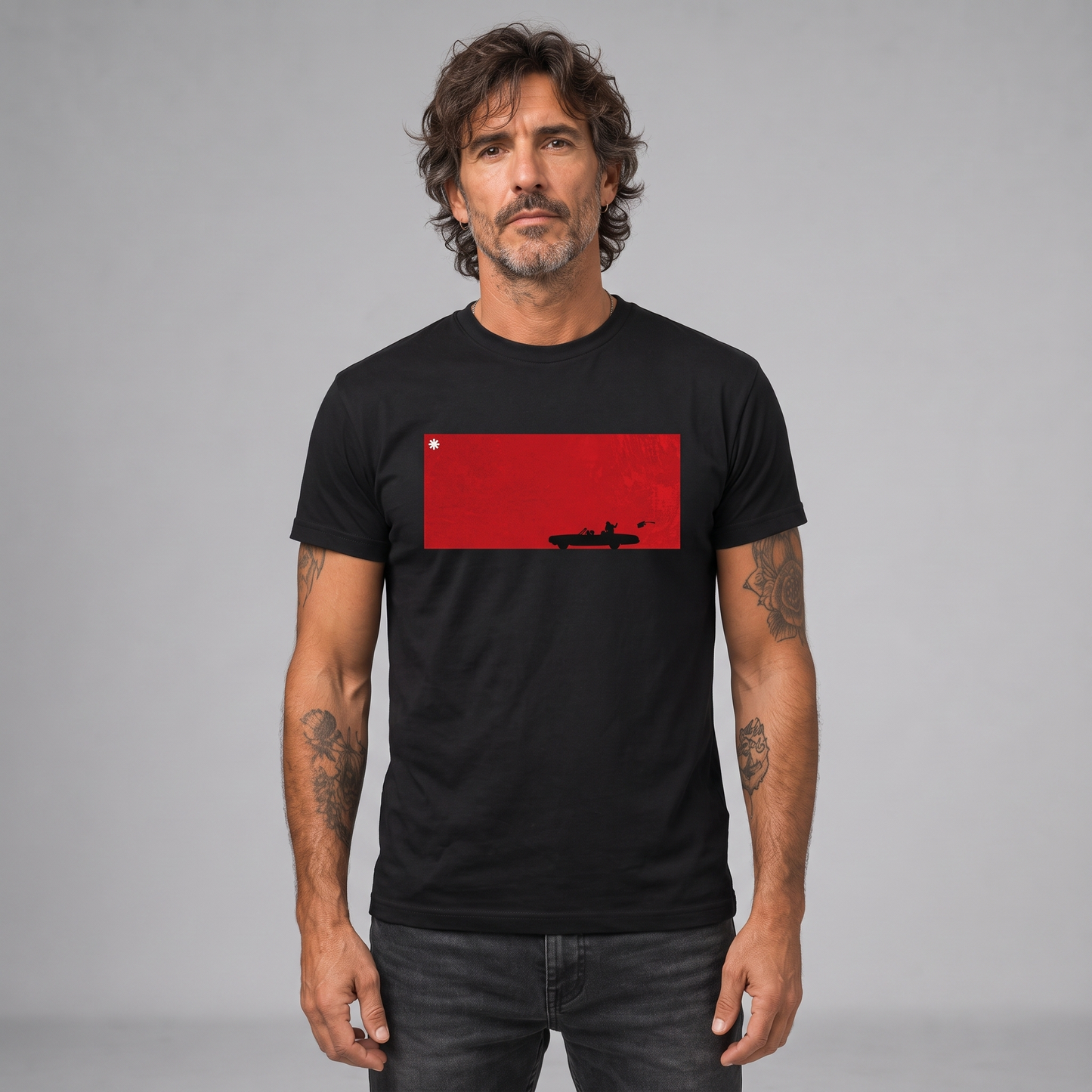Modelo con la polera de Red Hot Chili Peppers California de Poleras de Rock