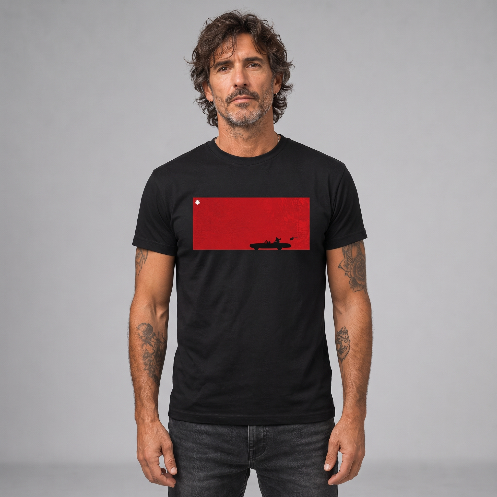 Modelo con la polera de Red Hot Chili Peppers California de Poleras de Rock