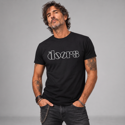 Modelo con la polera de The Doors de Poleras de Rock